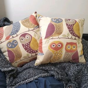 Decorative pillow set